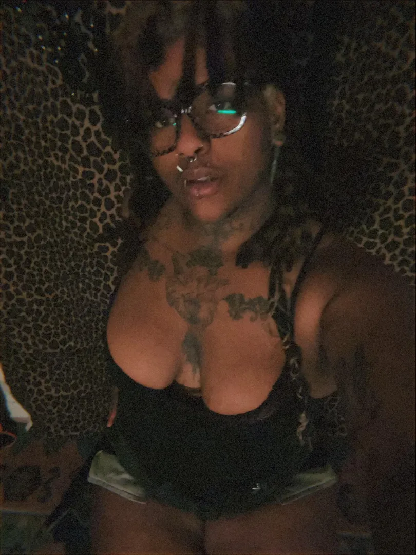 there’s NO cure to being addicted to me- but you can treat the issue by handing over your life savings ‍↕️ ｡°‧