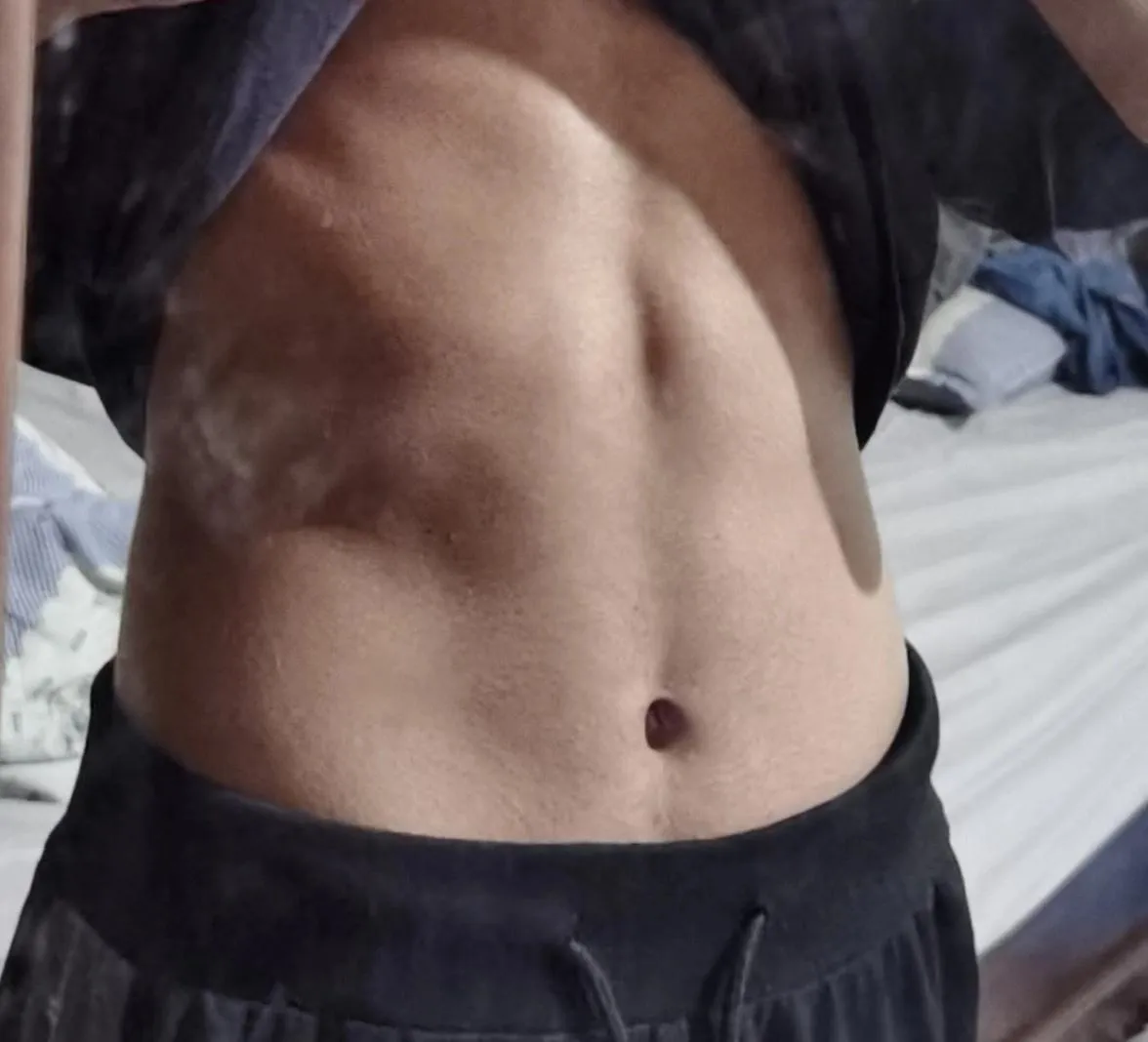TOP, who is into top twinks ..? DM OPEN