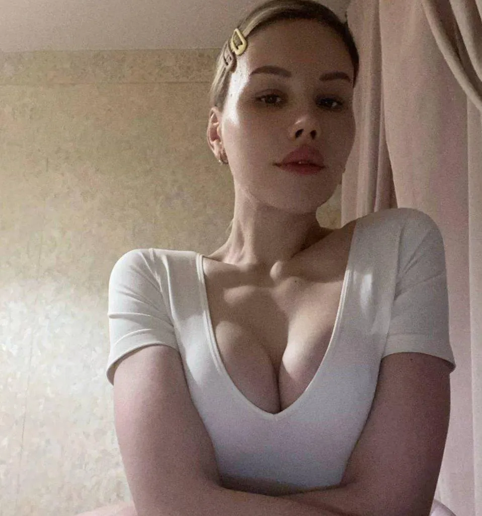 When you don't get enough hugs,
you have to handle it yourself.