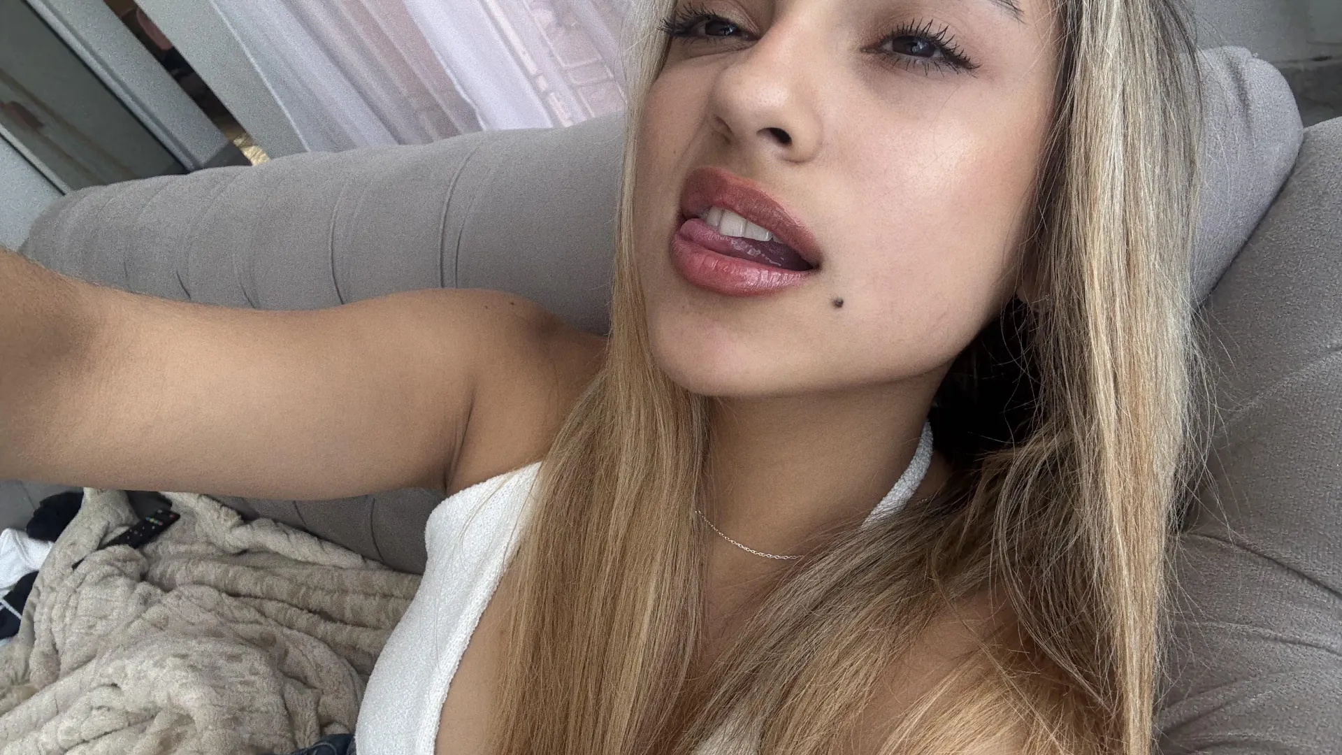 Στα μουτράκια ή στην γλωσσίτσα μου;  