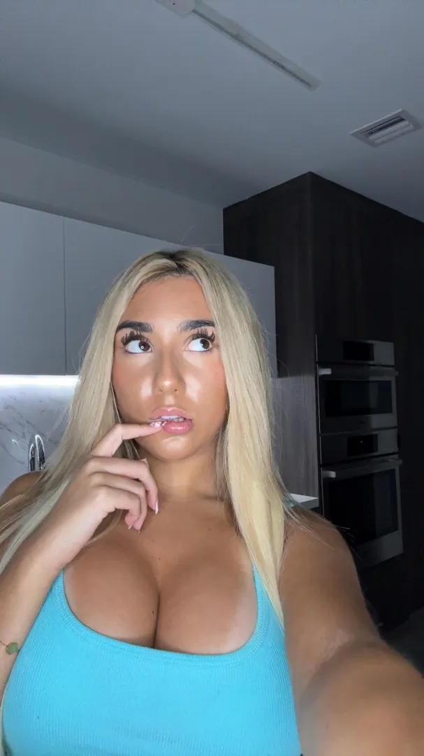 19F Bored and needs a cum dump in me