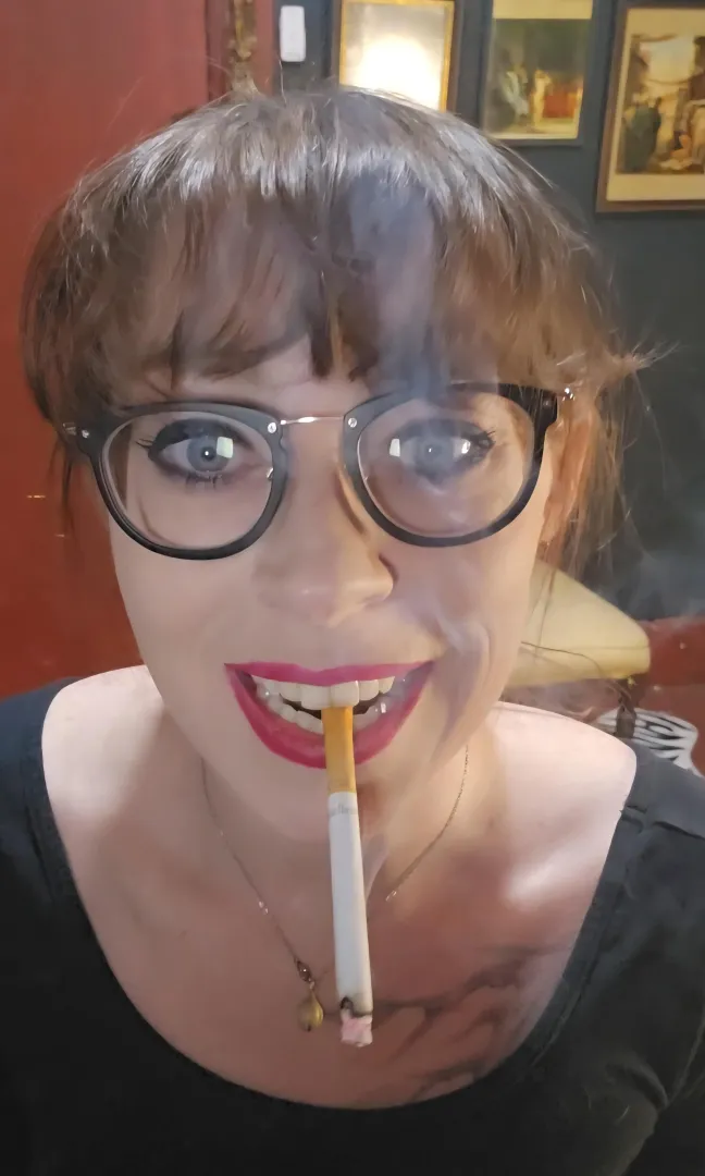 A pretty fuchsia colored lipstick to best dangle. I couldn't help but smile as I smoke