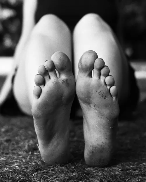 Available for foot worshipping sessions 5th of Feb *can host* dm me for these pretty feet <3