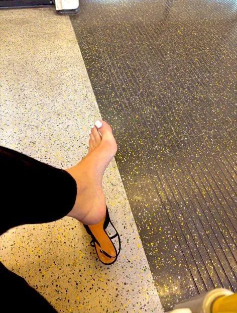 Do you like admiring white toes on public transport?