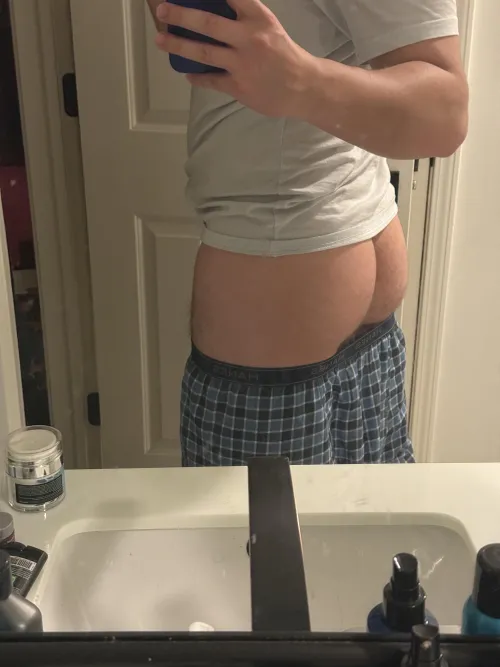 How’s my 18 year old hairy ass look?