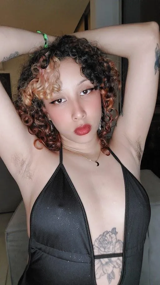 I know you wanna bury your face in my pits