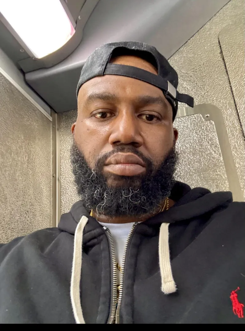 Let’s meet looking for a female to spun out with! In Los Angeles