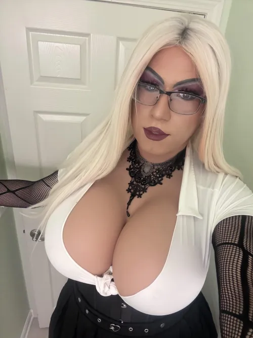 Love being a busty blonde :)