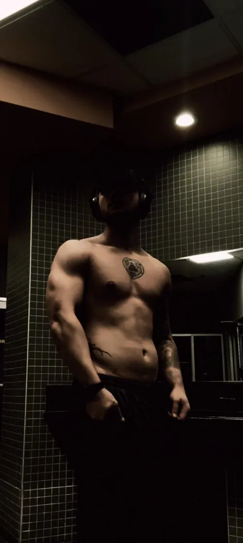 M4F, Irving, busy welder but love to go to the gym :)