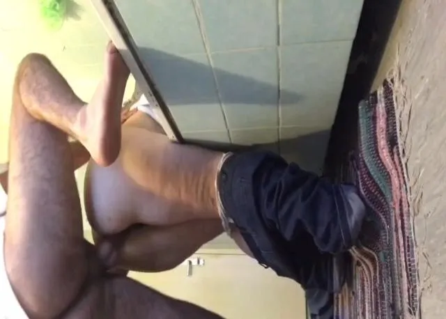 Me Follo a mi cuñada en el baño  Video