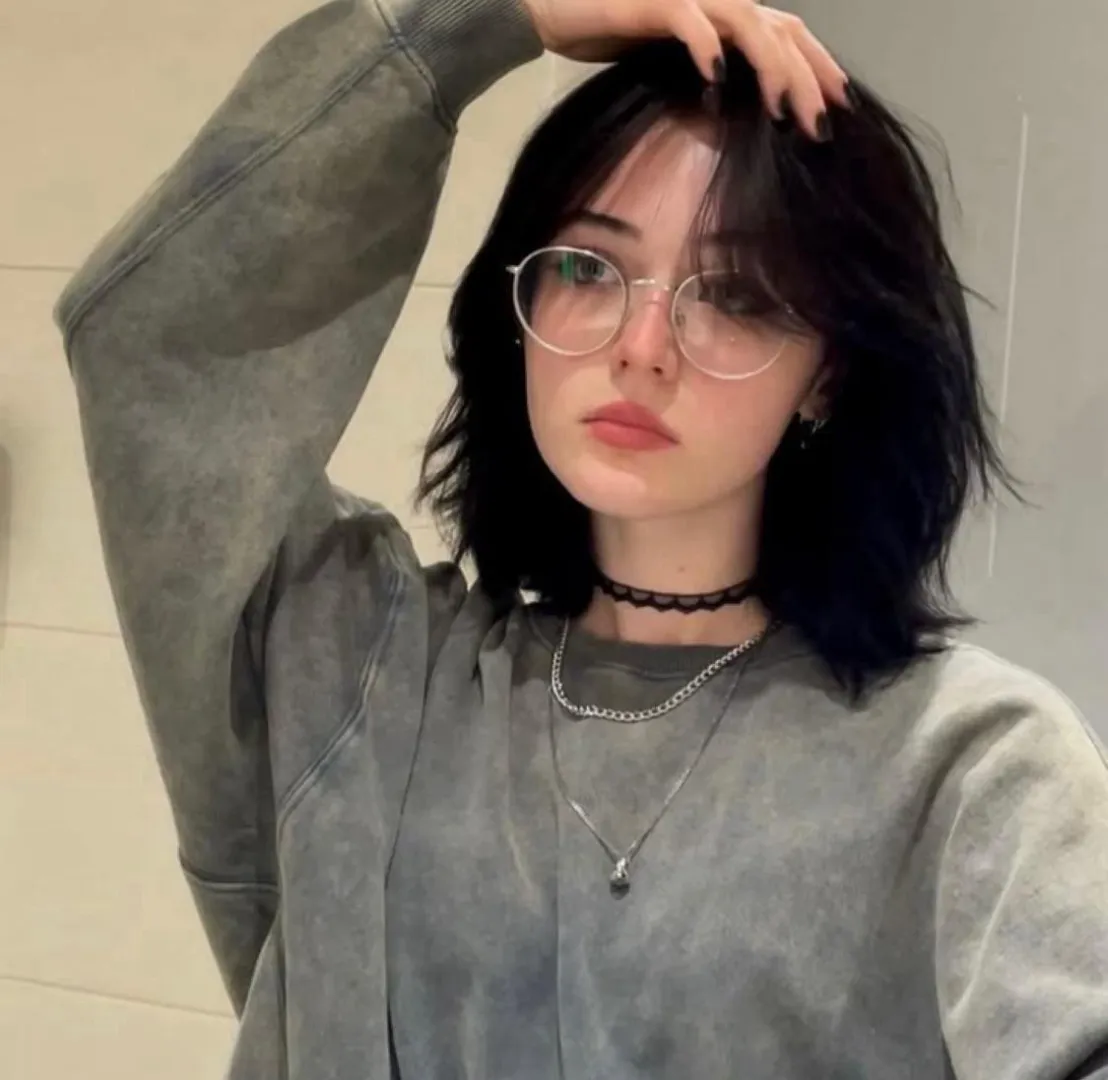 [MtF4F] Ever since you moved in with your friend Bryce, he's been begging to sleep with you, but you were a lesbian. After catching the Gender Flu, he ended up as a pretty cute girl, but you didn't want to admit that. He's still the same pathetic nerd