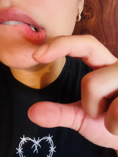 My lips are bigger than your shameful penis