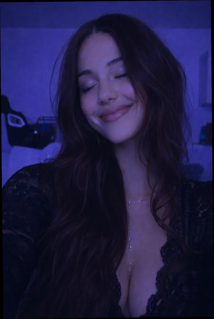 Pretty face to cum on