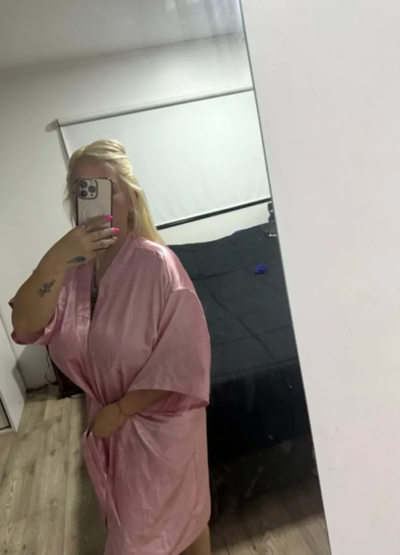 Say hello if you'd fuck a 45yo milf and be proud to tell your friends