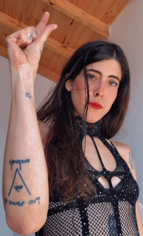 that pathetic little thing dosnt look like a dick! must been some fabric mistake! I will have to return you!