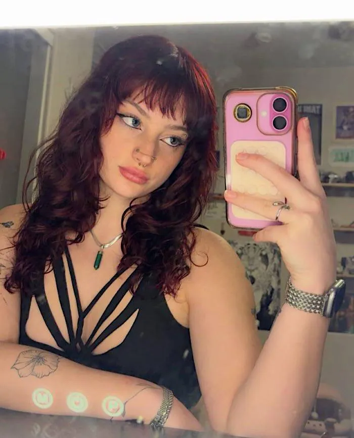 this color suits me well, isn’t it?