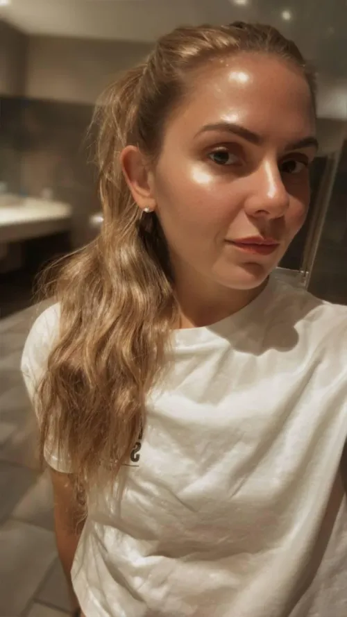 This vibe doesn’t beg — it attracts 