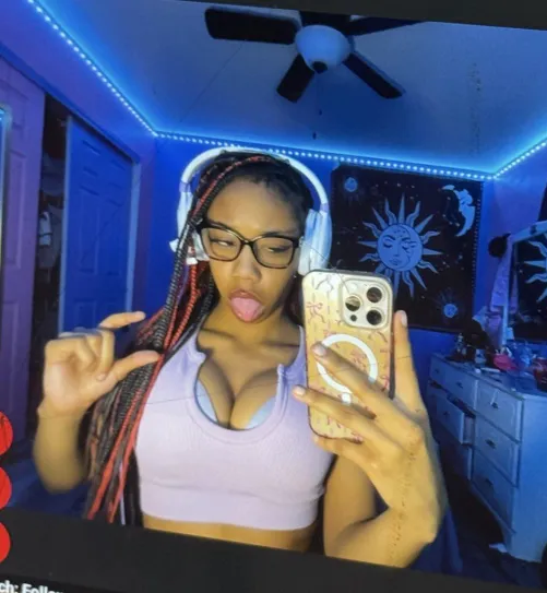 touch ur tiny clit as u dump cash into throne 4 me on payday like a good boy ‍♂️