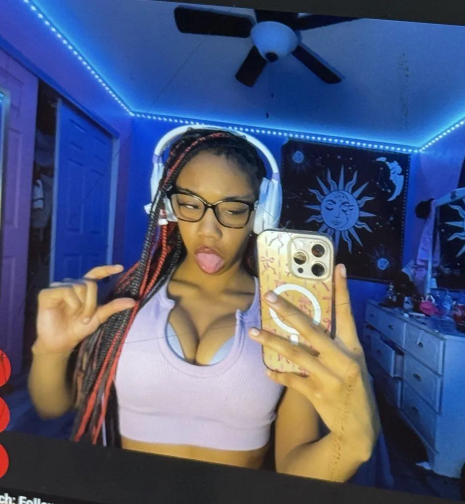 touch ur tiny clit as u dump cash into throne 4 me on payday like a good boy ‍♂️