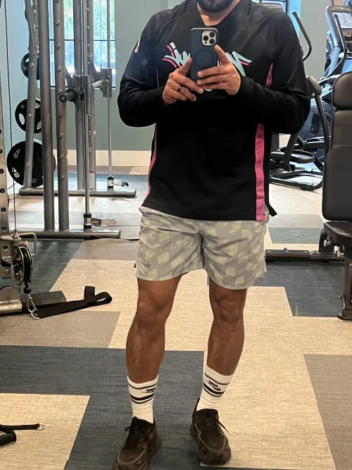 Visiting this weekend. Staying around Downtown. Check my profile. Hotwife and Vixens only.