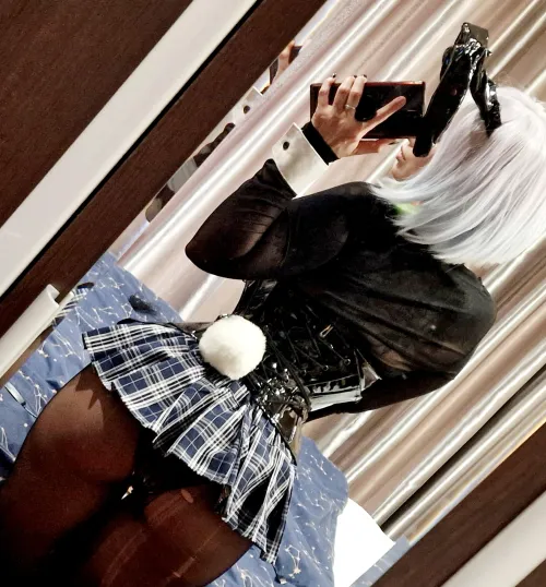 Warning: scrolling my profile may cause obsession