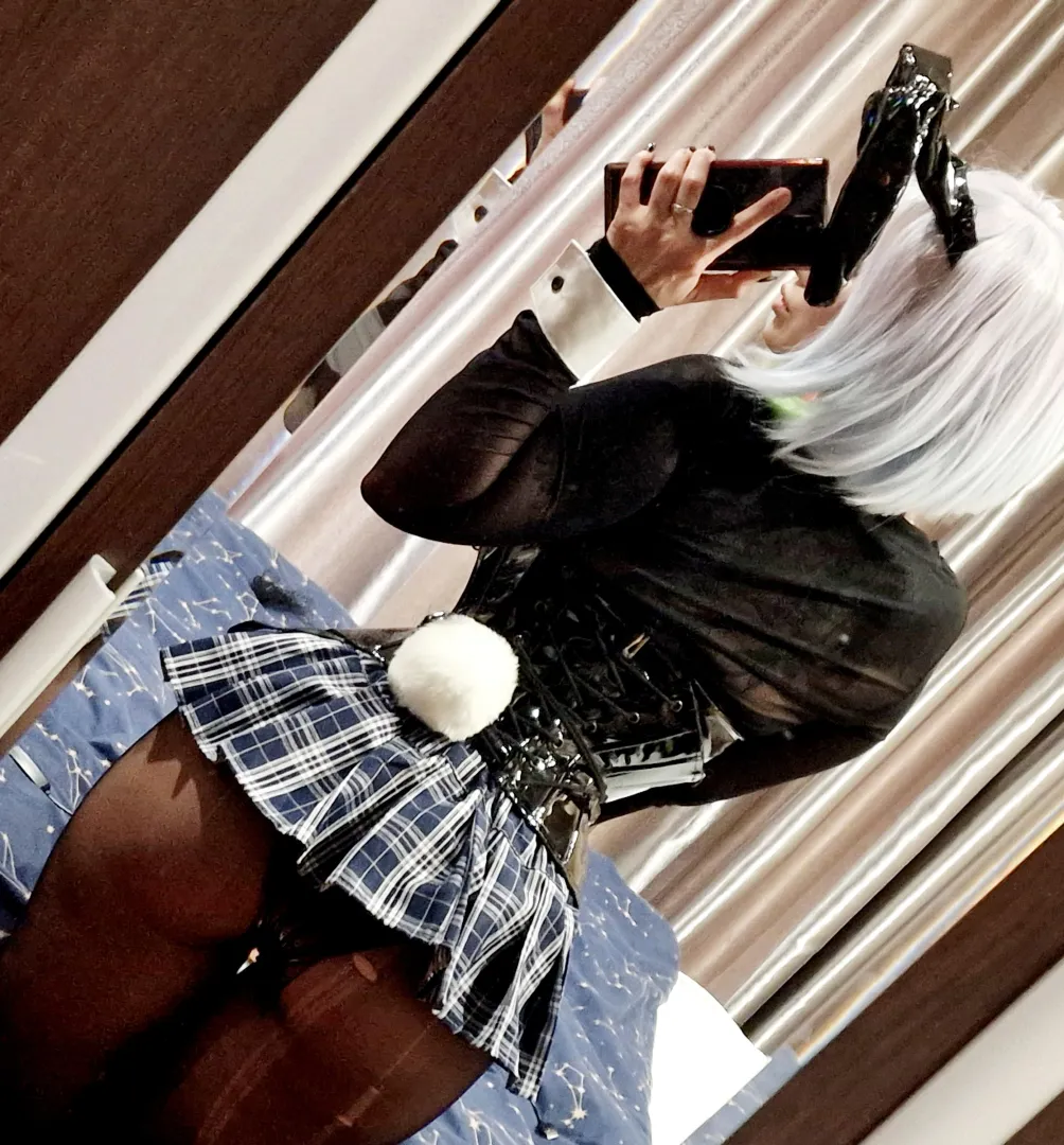 Warning: scrolling my profile may cause obsession