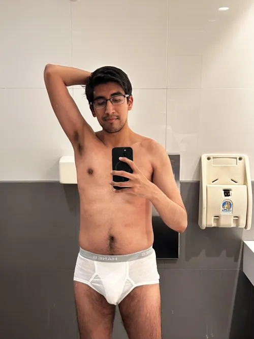 (26) Always showing my armpits