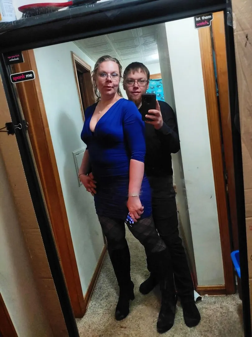 37/36 [MF4MF/F/M] # Akron- Married couple looking for something to do tonight (Saturday)