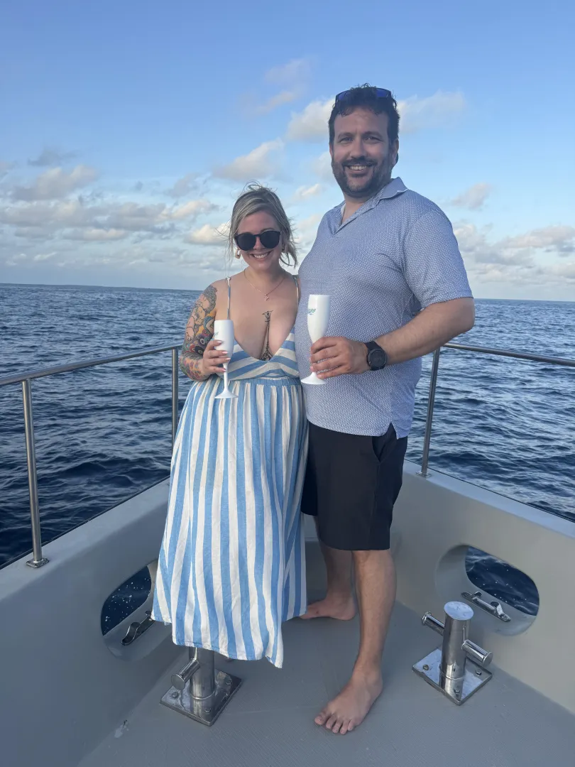 42/33 [MF4MF] #Newark looking for another couple to get drinks with any maybe more tonight.