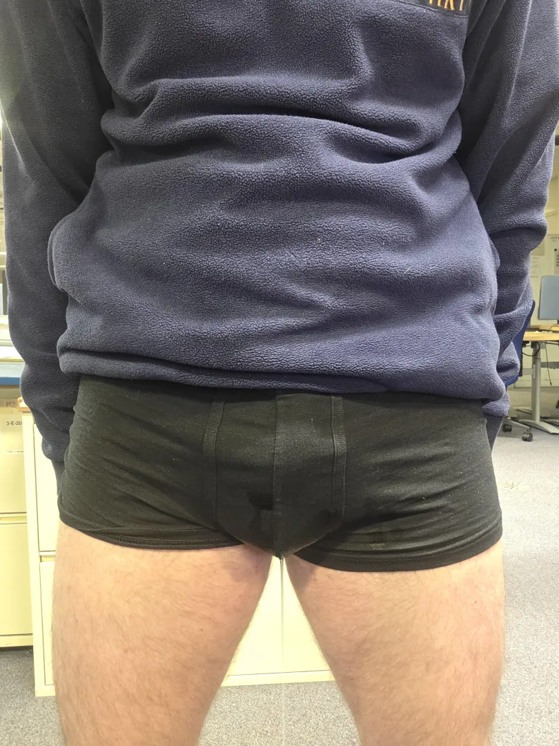 A very brave office pee