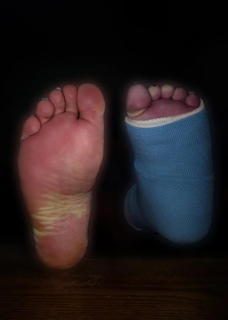 Anyone wants to use my feet? They are free ♥️