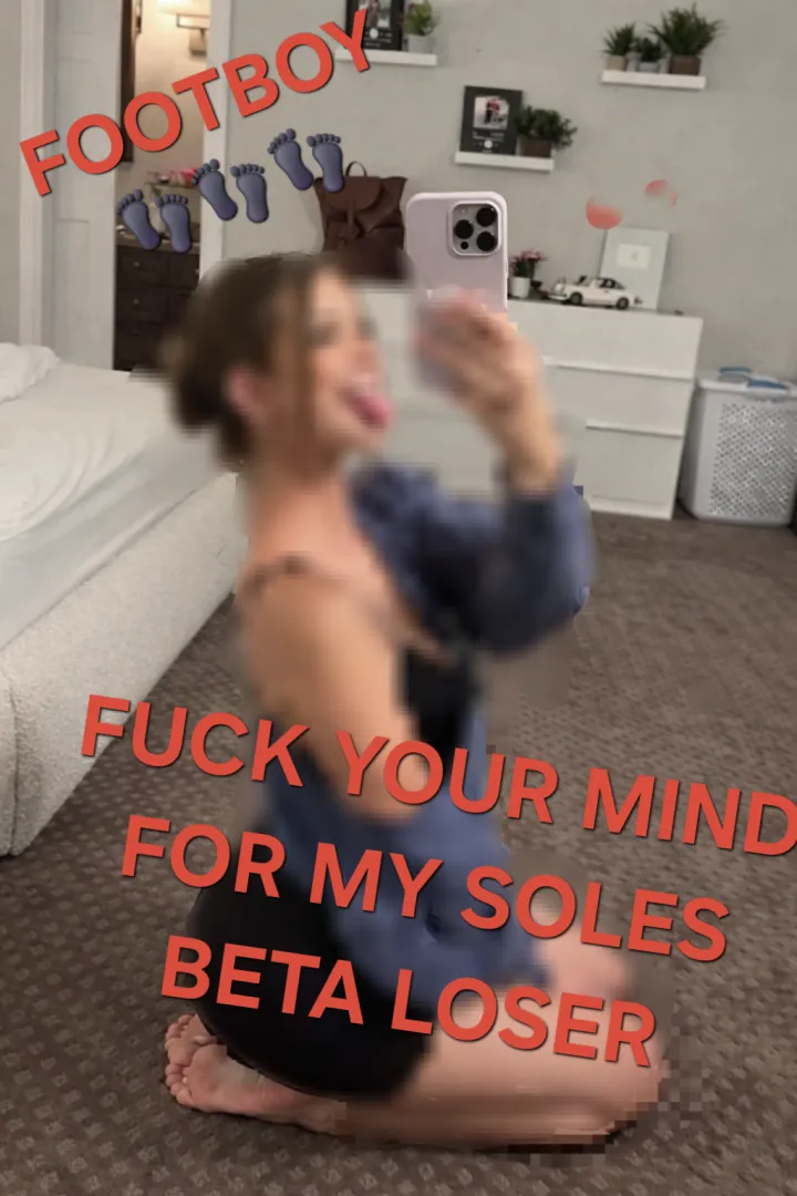 BROOKE MONK NEEDS A FOOT SLAVE ‍