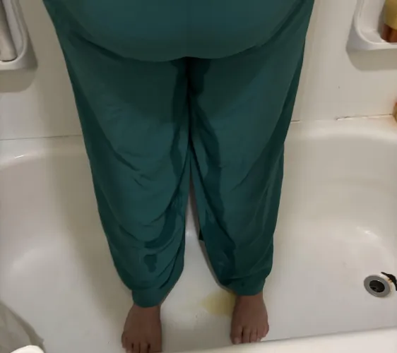 Daddy tell your little baby girl where to pee her pants next