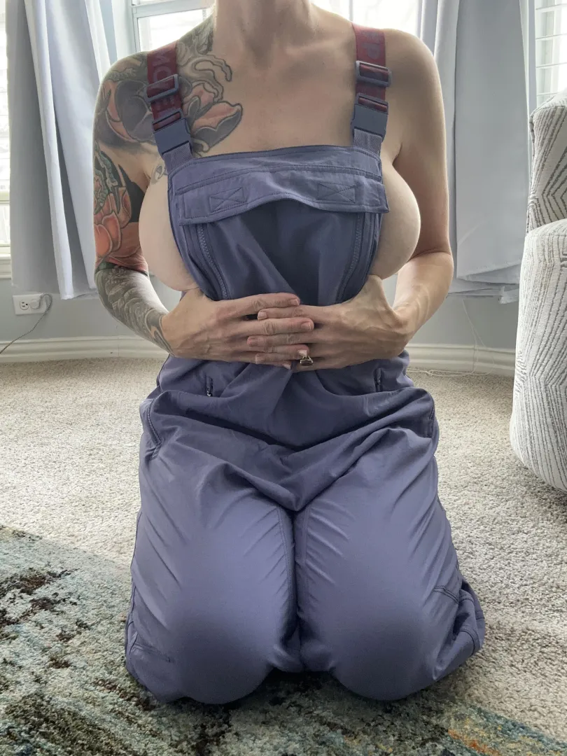 Double sideboob baby