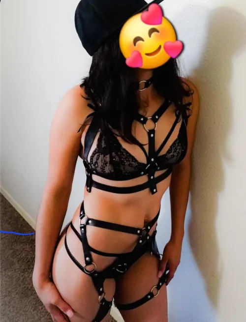 F4mf 33y/o latina(mexican) looking for couple ... no singles, be ready to verify