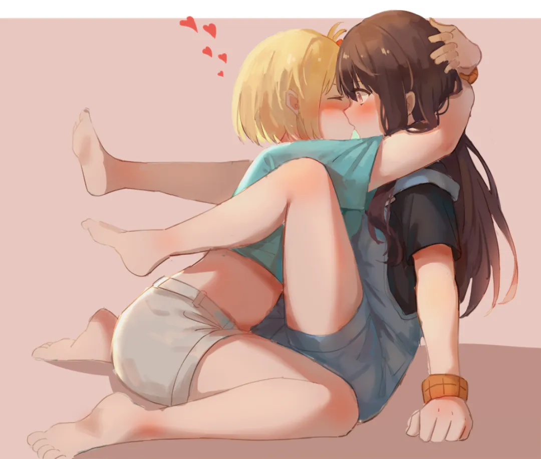 Intertwined kiss (MILKTEA)