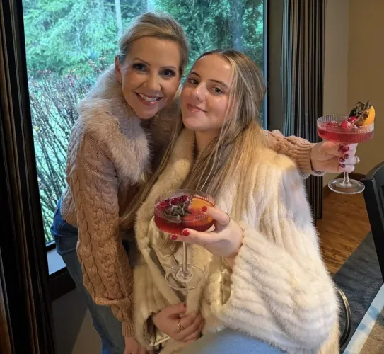 Melli (52) & Lisa (22)