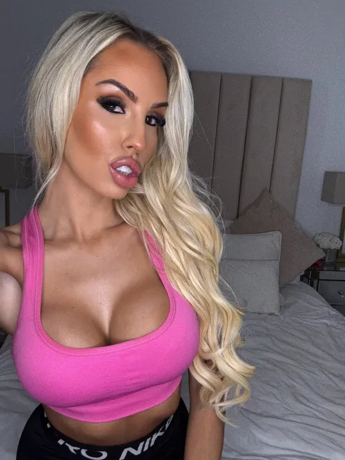 My fake lips, your weakness.