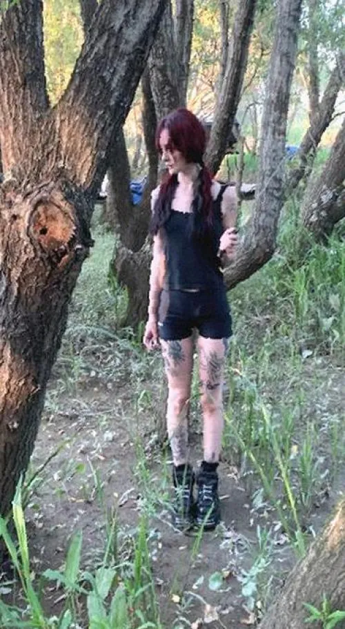 19 F4M - Slightly tipsy + can’t host, down for fwb vibes if you can, lg talk only: Lunarumes