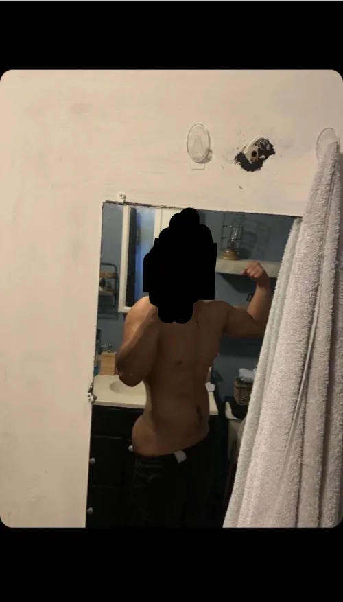 19 [M4F] located in nwga, college athlete looking to hookup with female or couple