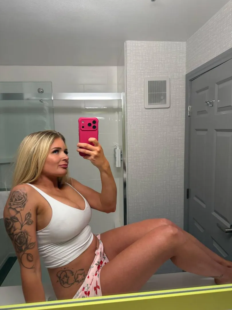 arrow up and say deal , i will share my nudes instant , first 130