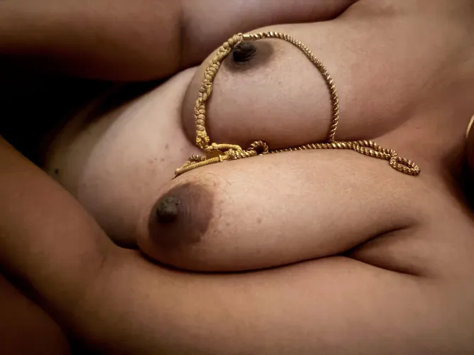 Chennai milf hit the border, milky boobs, hard moan, thali kinks u/Expensive_Draw_49