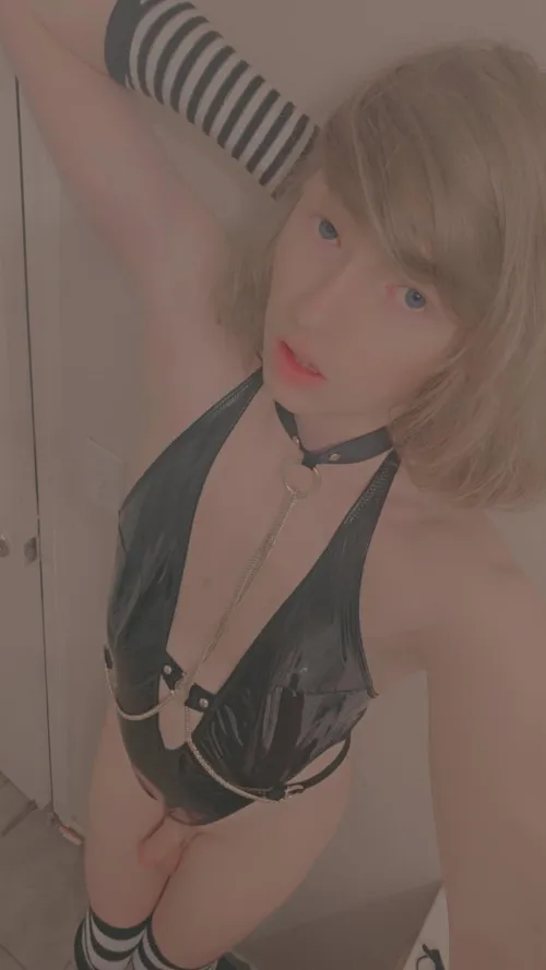 Do I look good in this? :3