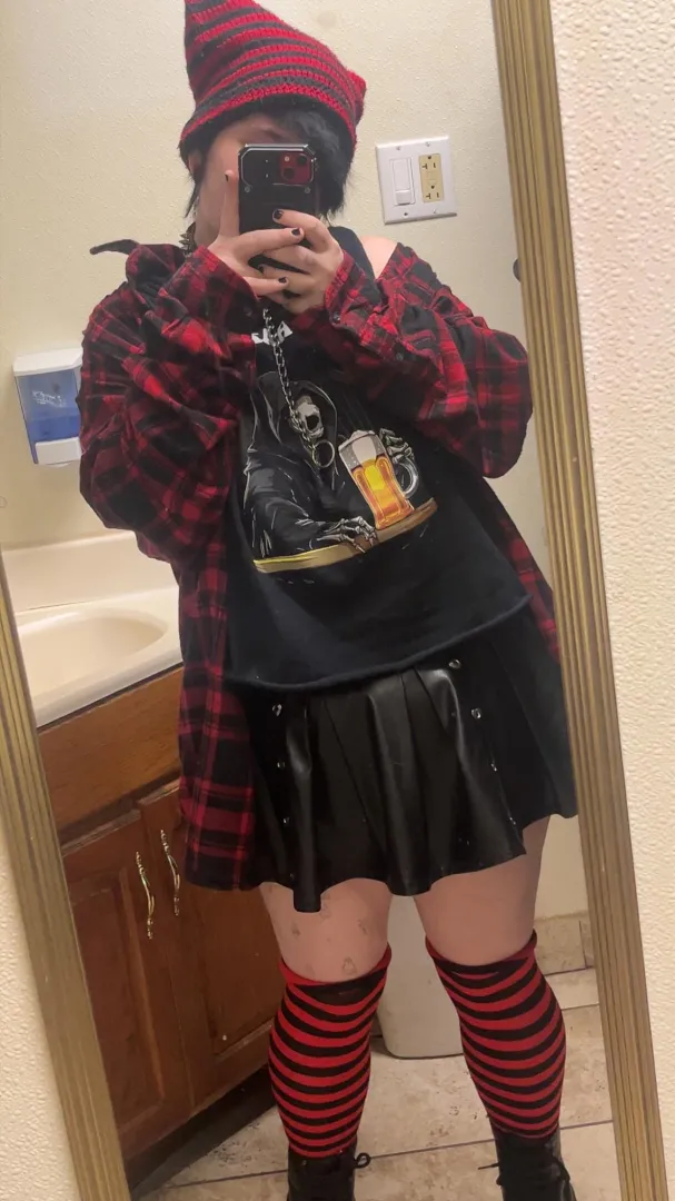 Little femboy fit I wore to the bar last night hehe ❤️