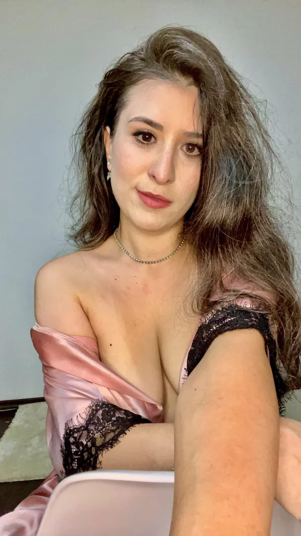 Still a brunette, even tho with a lot of white hair