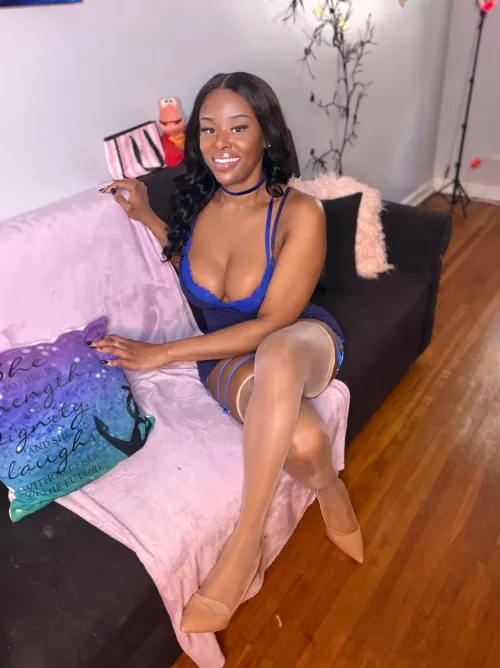 Tell me, does the idea of a pretty trans girl with a BBC drive you crazy? 