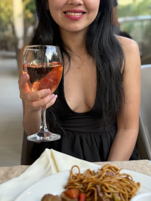 This dress better without a bra… don’t you think?