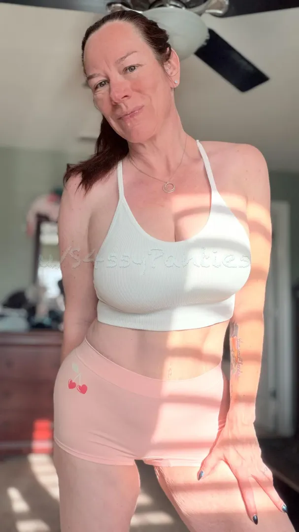 Valentine’s Day sale is on now. $30 and 1 free add on. See pinned post. Always newbie, kink and fet friendly. I’m Sass. I’m the very sassy, playful, quick witted, redheaded, 47 year old MILF next door.
