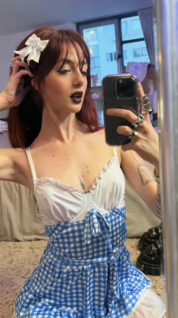 19 [F4A] #Cali Dangerous smile activated — hmu babe on lg: lunarumes