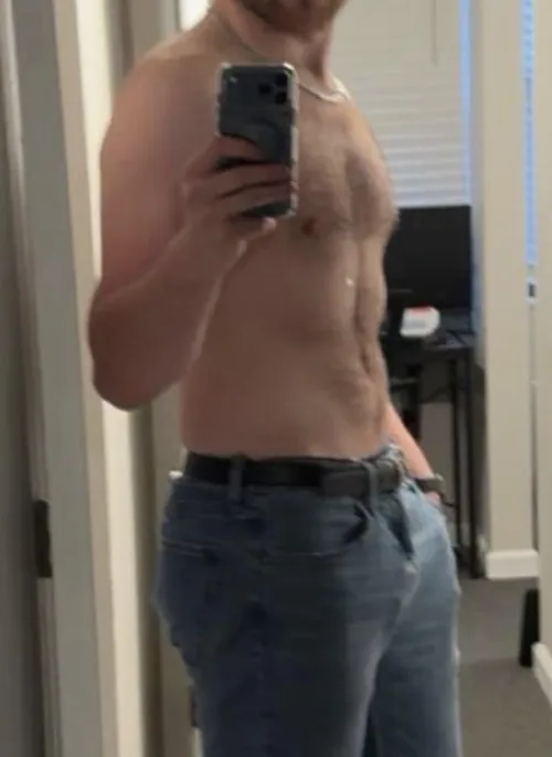 22M4MF Tall and hung, central IL or north Chicago